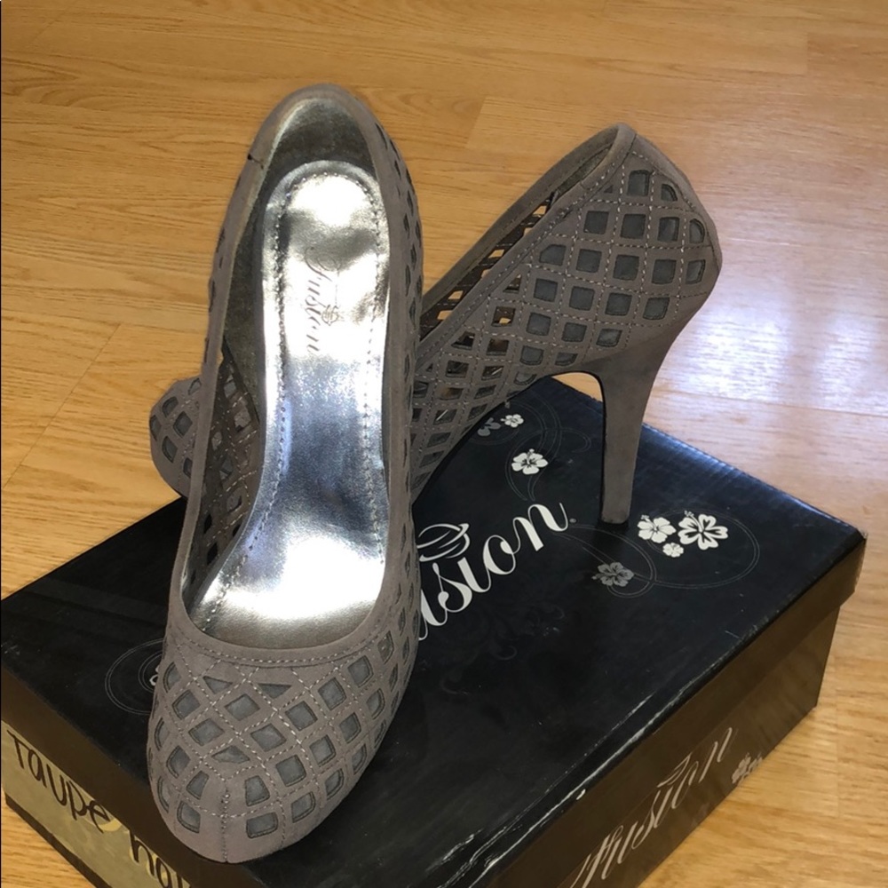 Taupe pumps